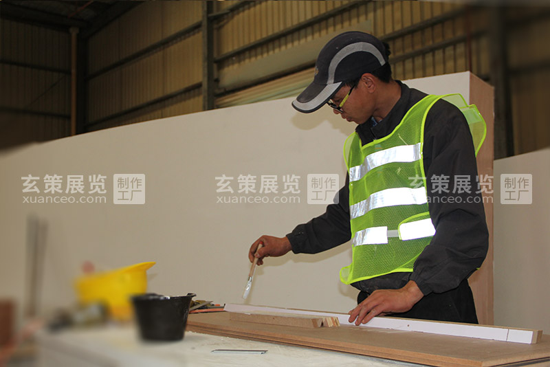 黄瓜视频在线观看展览工厂工人